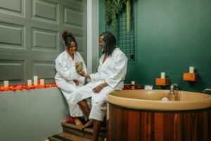 couple having Denver date night at Oakwell Beer Spa