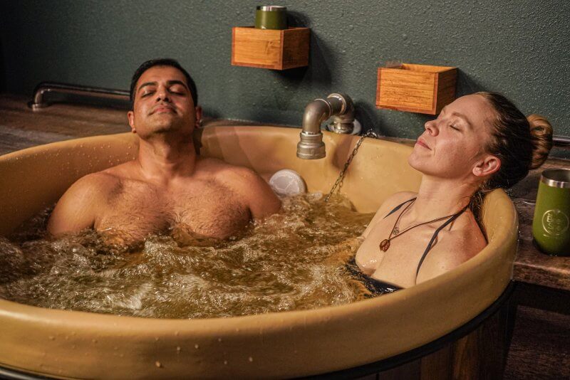 couple taking a beer bath at Oakwell Beer Spa