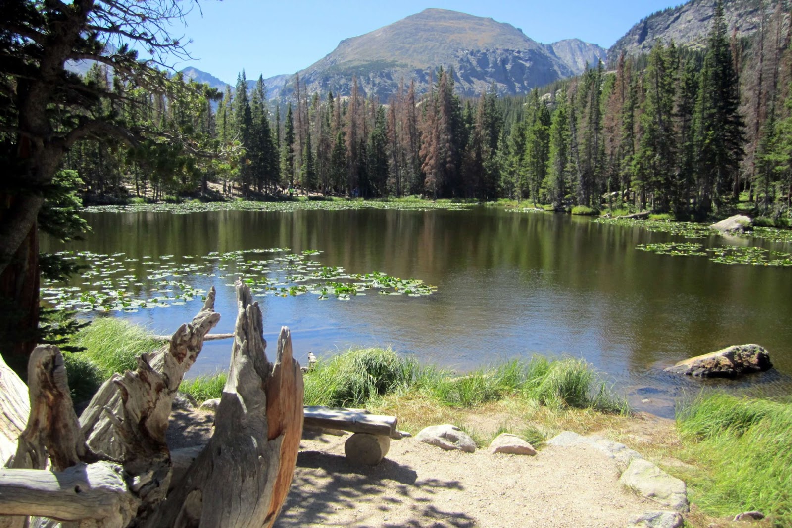 Lake and mountain scenery at Rocky Mountain National Park